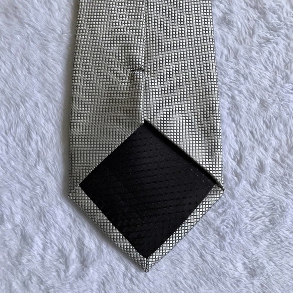 Canda Pixelated Tie - Picture 5 of 8